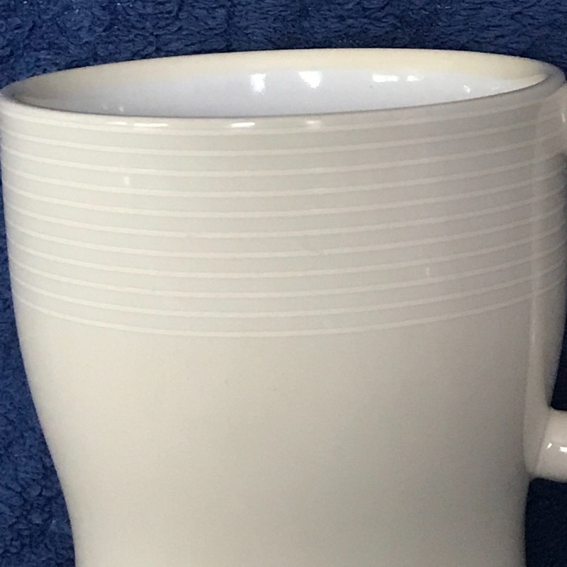 MICHAEL GRAVES DESIGN CREAM/LIGHT TAN & WHITE PINSTRIPE 4 1/8" COFFEE MUG/CUP-EC gallery