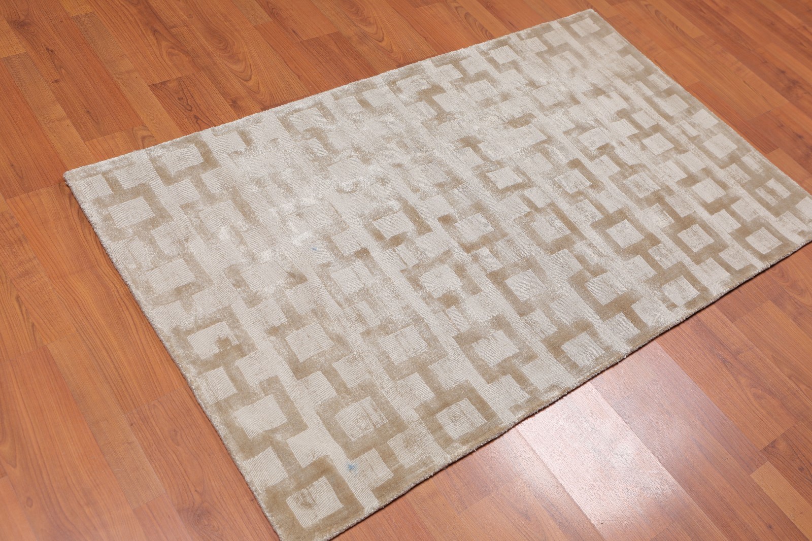 3’ x 5' Handmade Bamboo silk loop & cut pile Traditional Oriental Area rug Beige gallery
