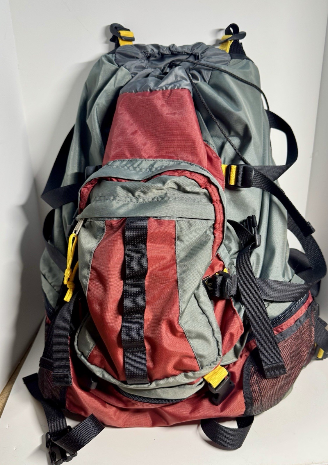 Quest Backpack, Blk/Red/Gray