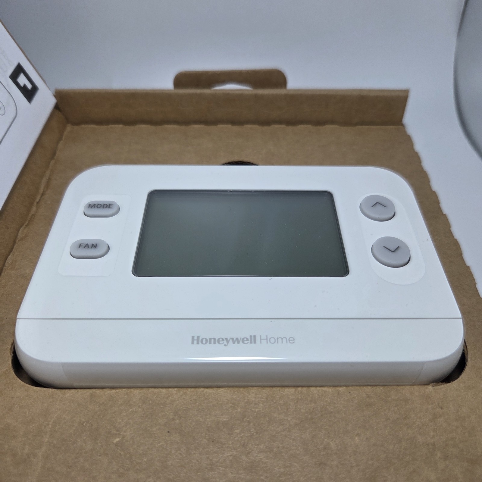 Honeywell Home RTH11B X1N Non-Programmable Thermostat Single-Stage 1-Heat/1-Cool gallery