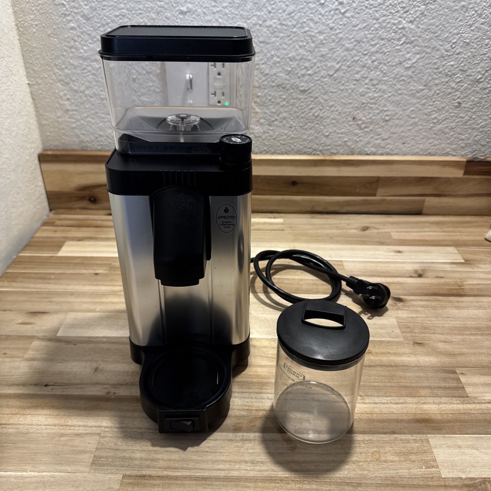 Technivorm Moccamaster KM5 Burr Coffee Grinder - Polished Silver gallery