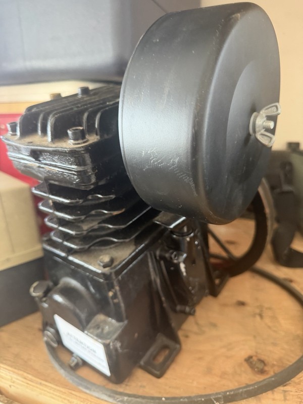 Schulz MSL 10 MAX Alternative Compressor Pump 220V 125 psig 283 L/min Oil gallery