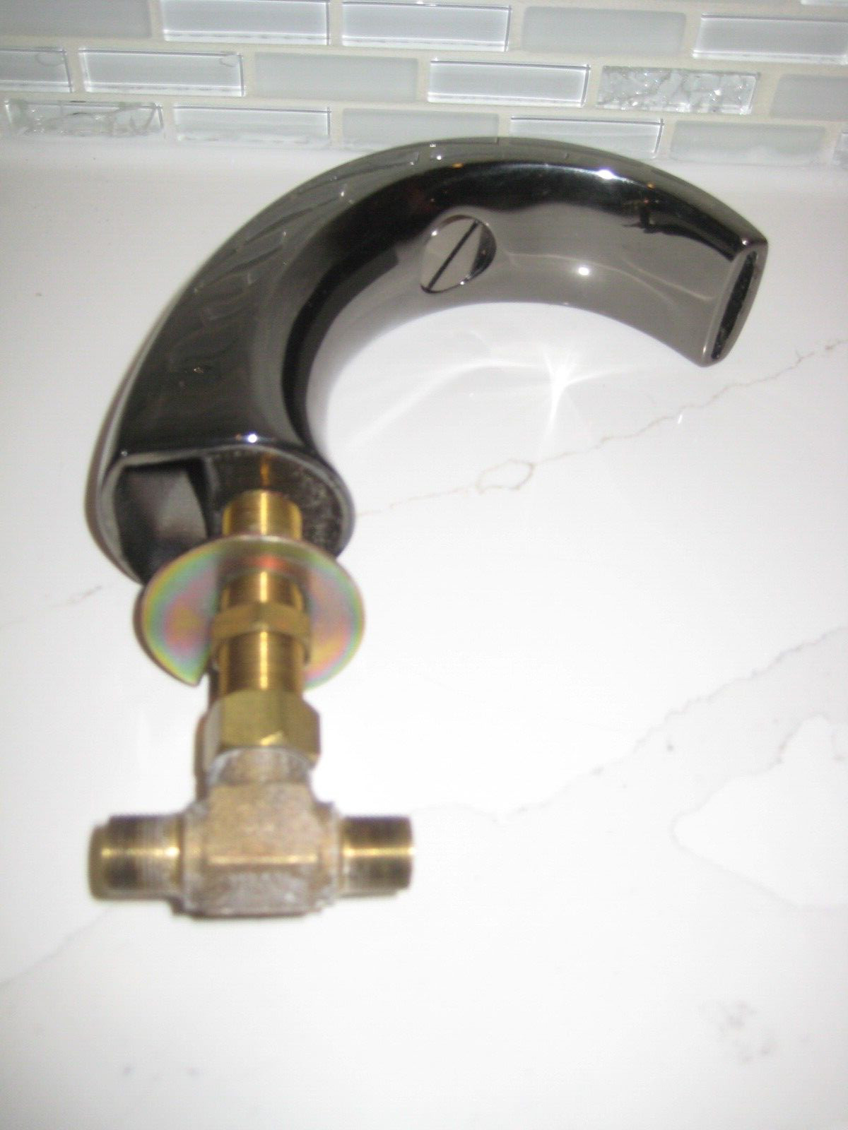 GERBER 86-172 BLACK PEARL WIDE- SPREAD LAV. SPOUT W/CONCEALED FLOW CONTROL DISC gallery