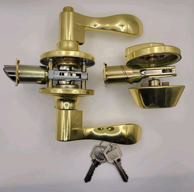 New LSDA Grade 3 Entry Lever And SC DB Combo Set Locks In Brigh Brass Finish gallery