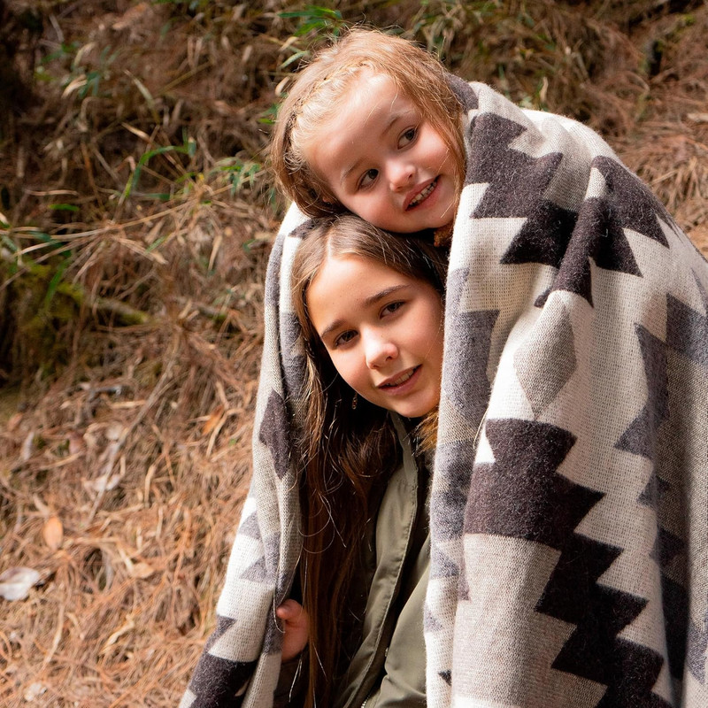 Premium Alpaca Wool Throw Blanket - Cozy, Warm & Artisan Made in Ecuador gallery