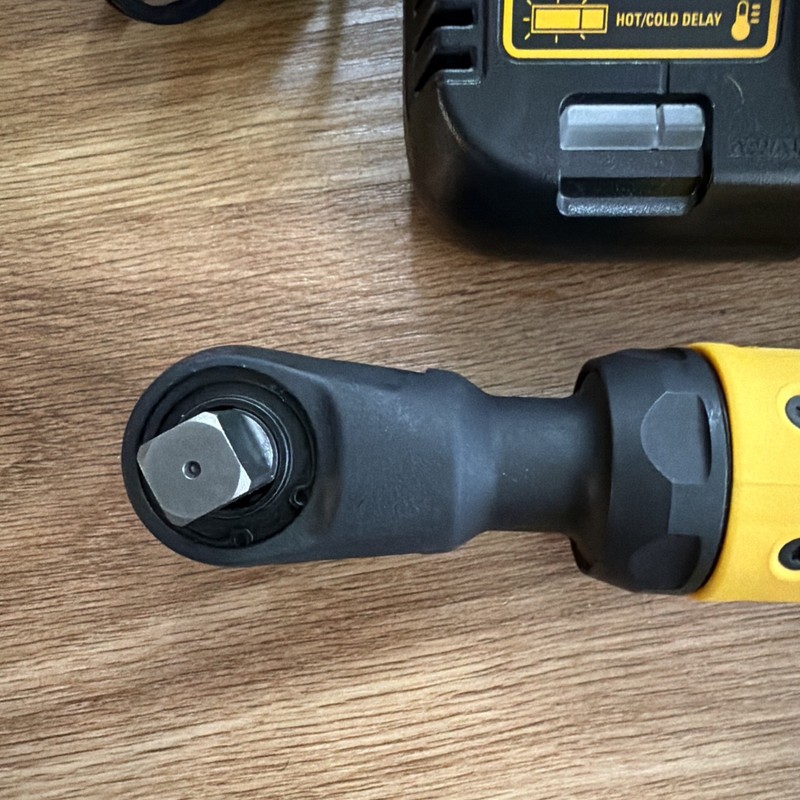 DEWALT DCF512 ATOMIC 20V MAX 1/2” Drive Ratchet, 5.0 Battery & Charger Open Box gallery