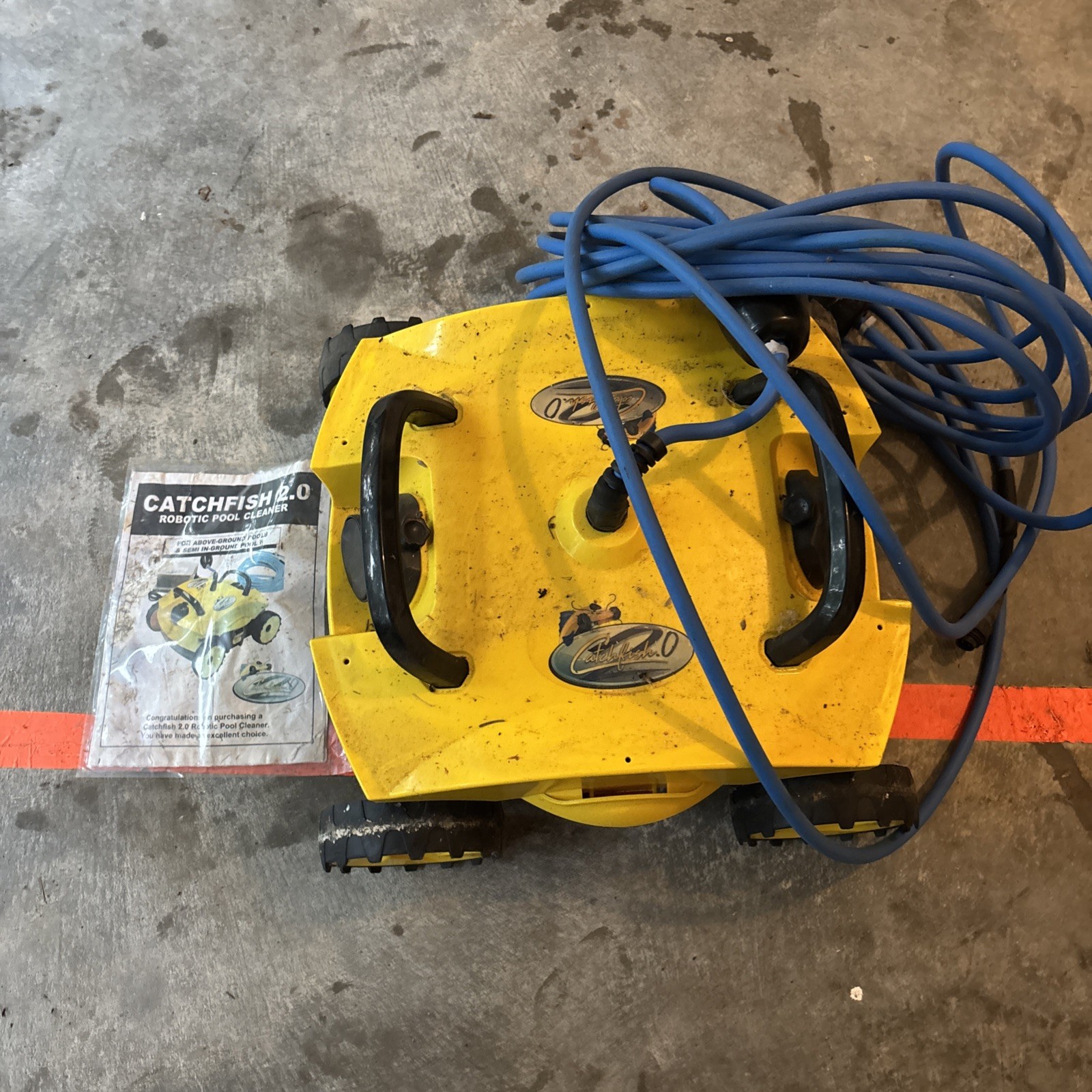 Above-Ground Stinger Robotic Swimming Pool Cleaner w/ Power Supply gallery
