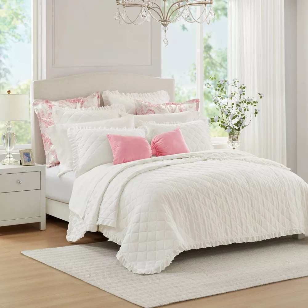 Armoire Collection Queen Size True White Quilt w/ Ruffle Full Trim 90" x 90" gallery