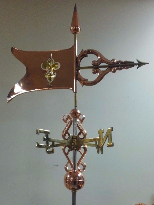 Beautiful copper LARGE fluer de le arrow weathervane. COMPLETE as shown. gallery