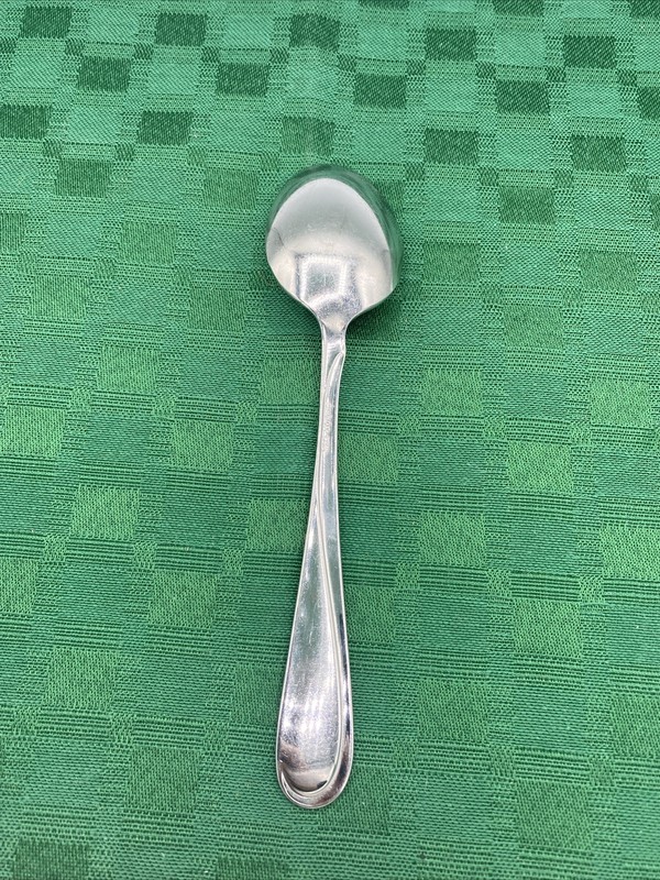 Oneida * Glossy Stainless Steel Flatware Dinner Fork 7 1/4” gallery
