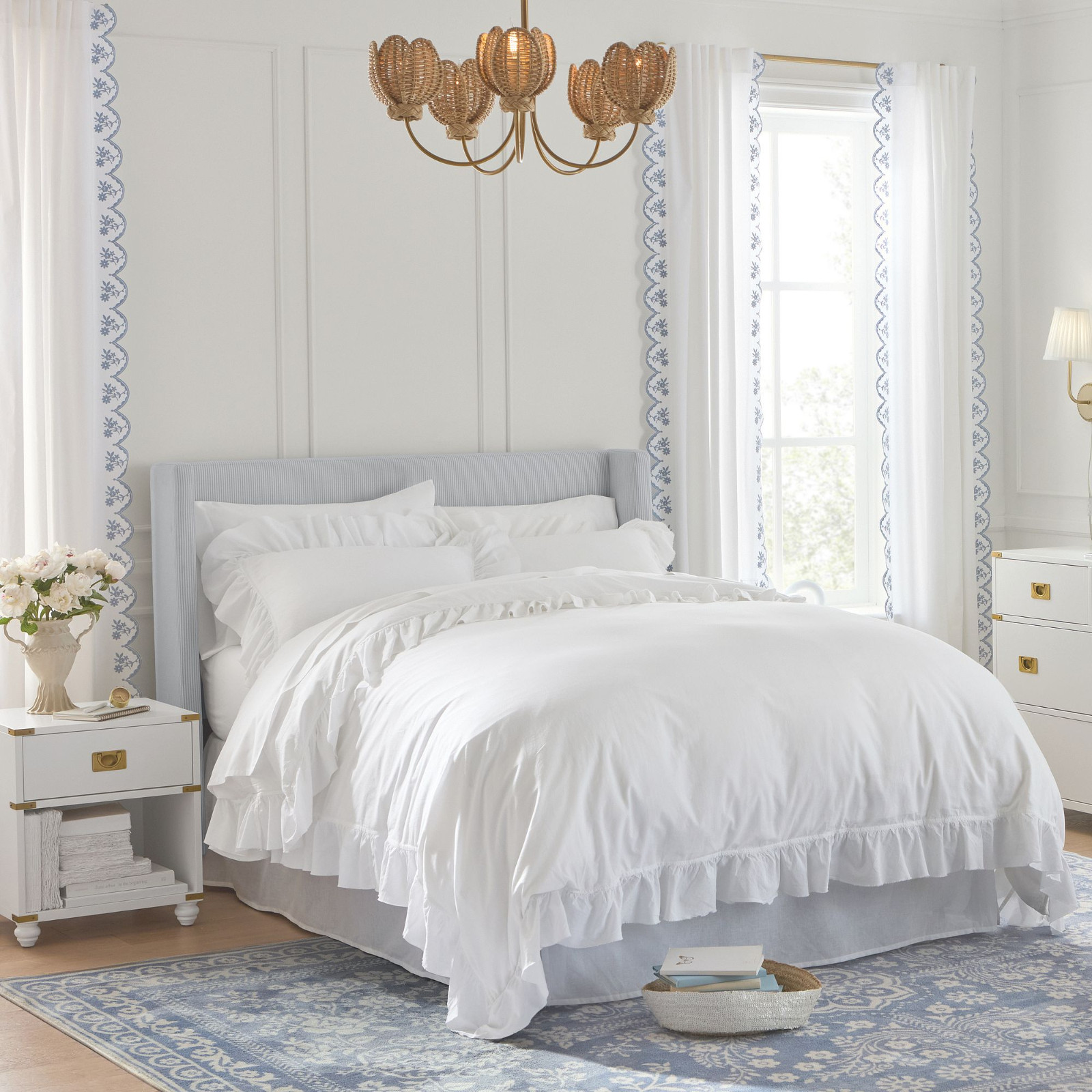 Pottery Barn Washed Cotton Ruffle Organic Duvet Cover White Full/Queen gallery