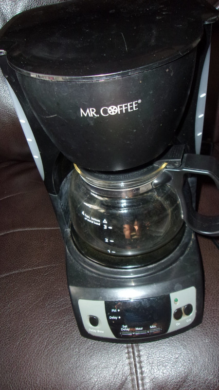 MR. COFFEE 4 Cup capacity, PROGRAMMABLE, EASY TO USE, PREOWNED WORKS GREAT gallery