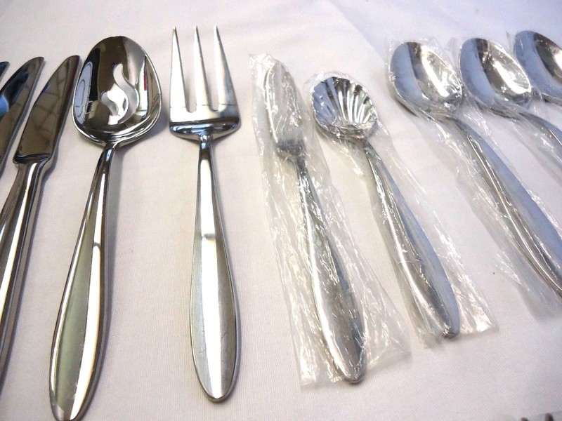ONEIDA MOONCREST STAINLESS FLATWARE 24-PIECES CHINA gallery