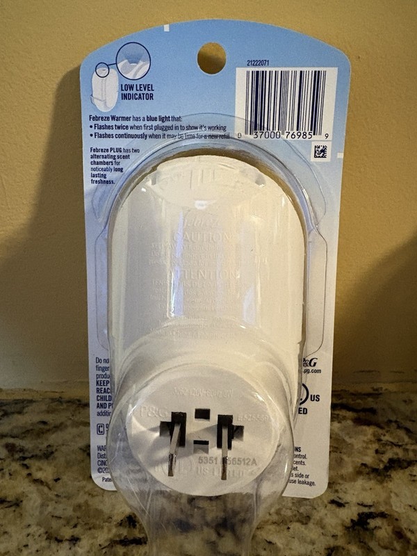 4 Pack FEBREZE Plug In Alternating Scent Oil Warmer, Unit Only, NO OIL ~ New gallery
