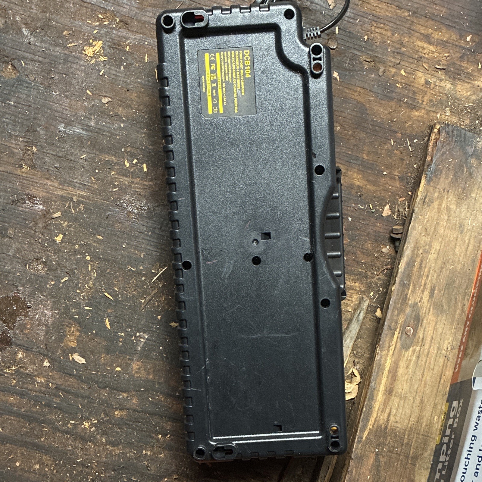 DEWALT DCB104 20V MAX 20V 4-Port Multi Battery Charger, Yellow gallery