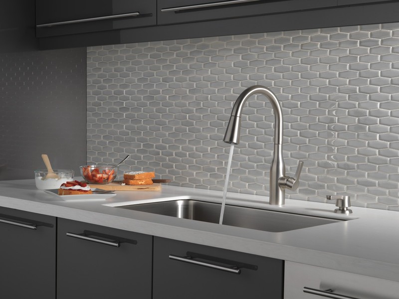 Delta Marca Pull-Down Kitchen Faucet Spotshield Stainless-Certified Refurbished gallery