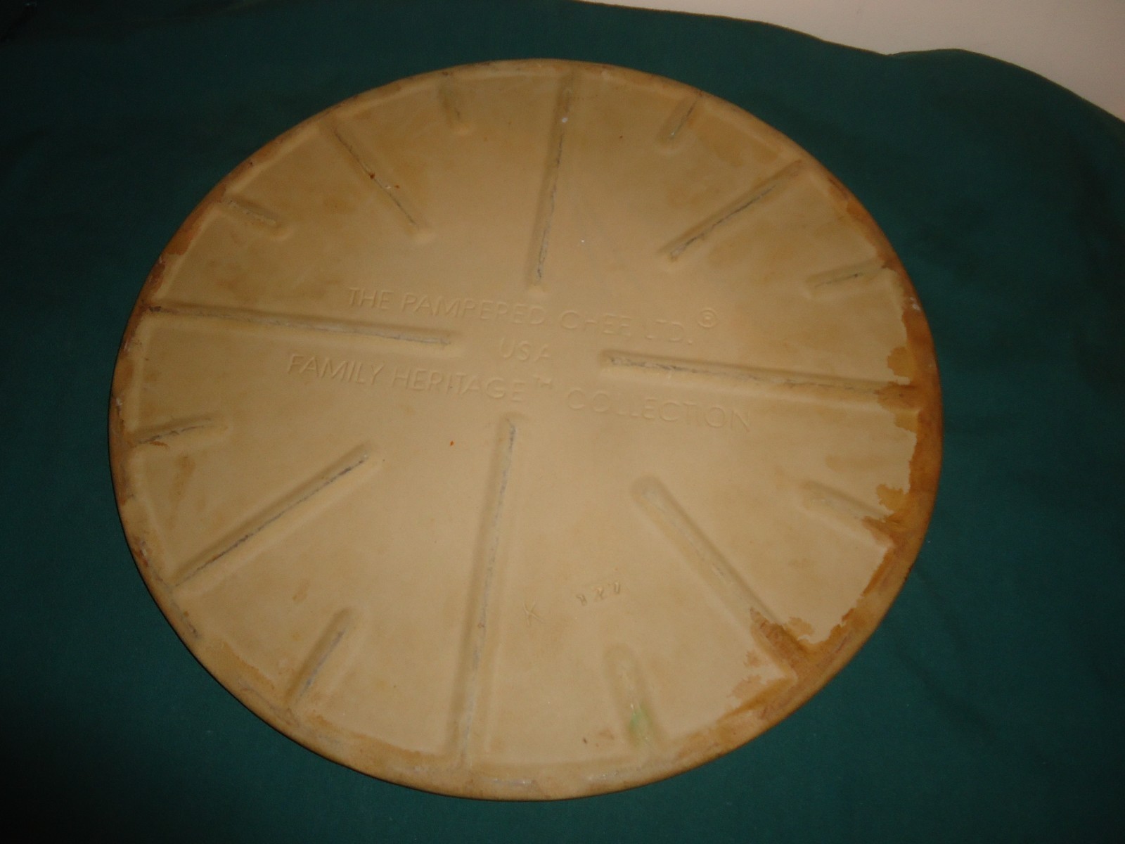 Pampered Chef Large 15" Round Pizza Baking Stone Family Heritage Seasoned gallery