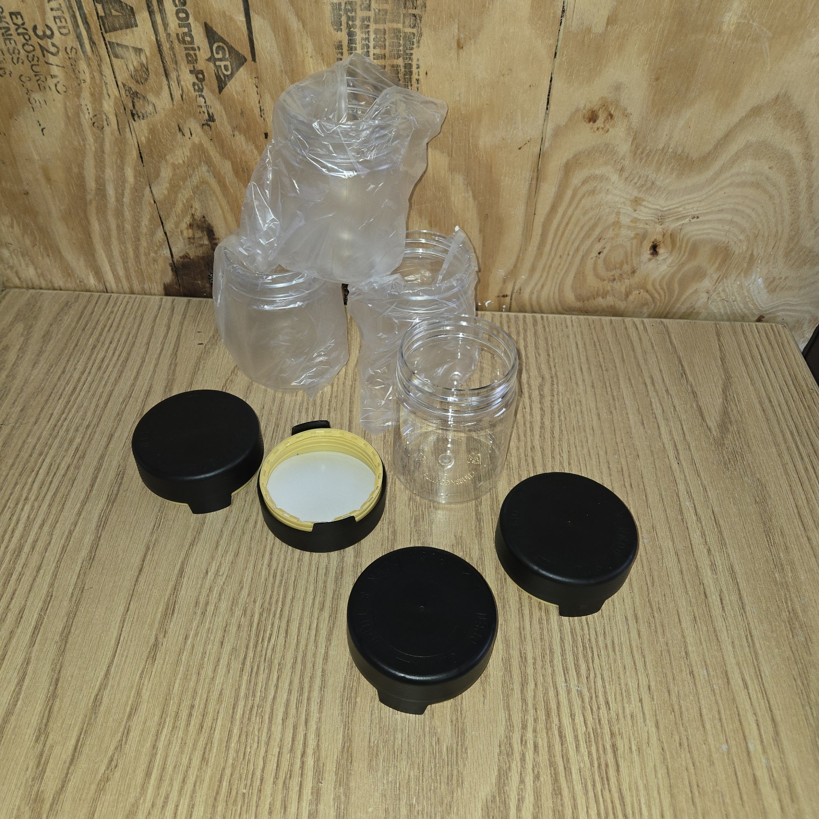 Chubby Gorilla CGAC1 18.50 Container Lot Of 4 Nwot Great Kush Container gallery