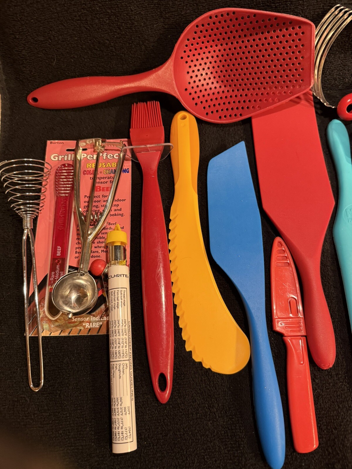 Kitchen Utensils Large Lot Mixed Materials & Brands With Ceramic Holder gallery