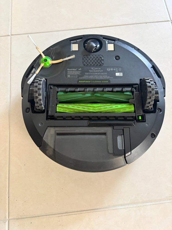 iRobot Roomba E5 Smart Vacuum WiFi enabled W/ Charging Dock & Owner Manual gallery