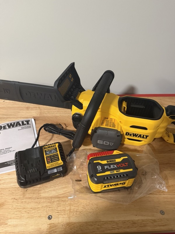 Dewalt 60v Max Flexvolt 18” Chainsaw Kit DCCS672X1 gallery