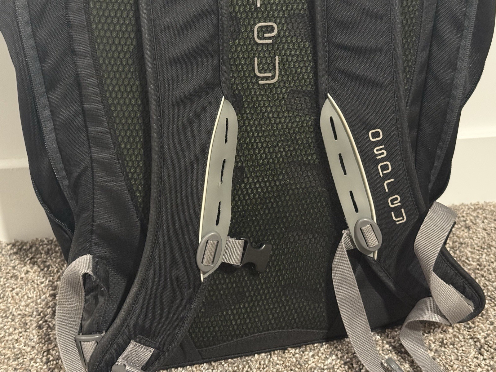 Osprey Spin 22 Backpack Black Excellent Condition 5