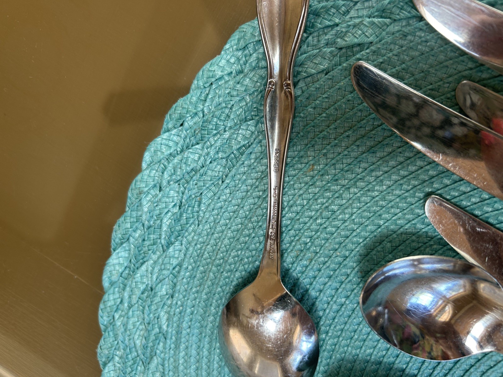 Oneida Strathmore Stainless Deluxe 29 piece set Flatware Knives, Forks, Spoons gallery