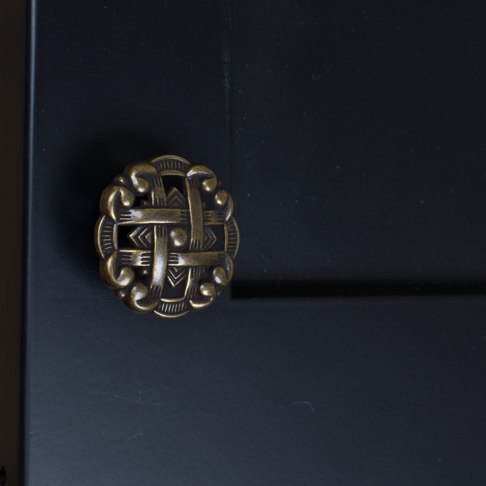 GlideRite 1-3/8 Inch Classic Celtic Cabinet Knob Antique Brass, 5745-AB-1 gallery