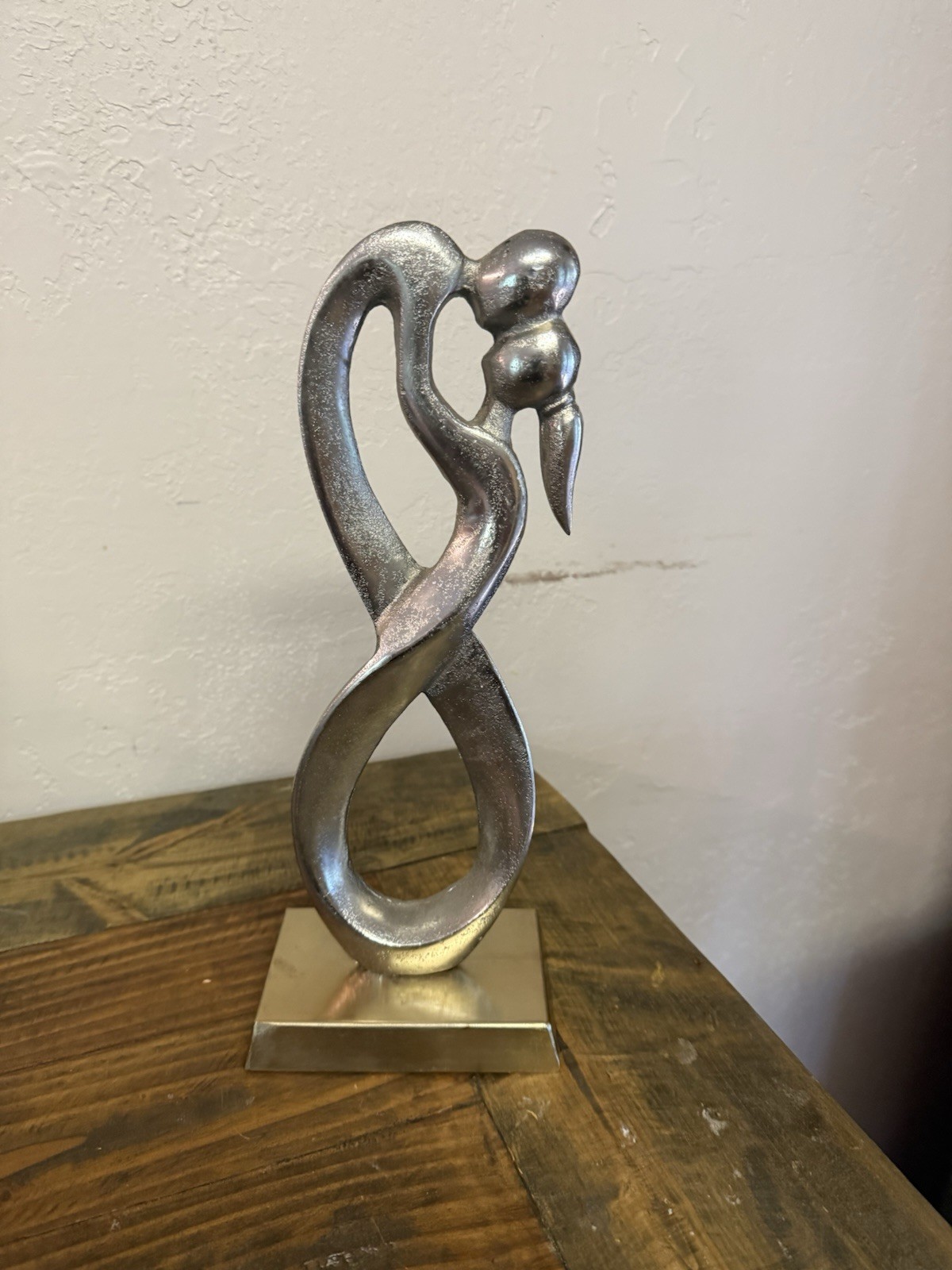 Infinity Sculpture 13 Inch Metal Kissing Couple Statue gallery