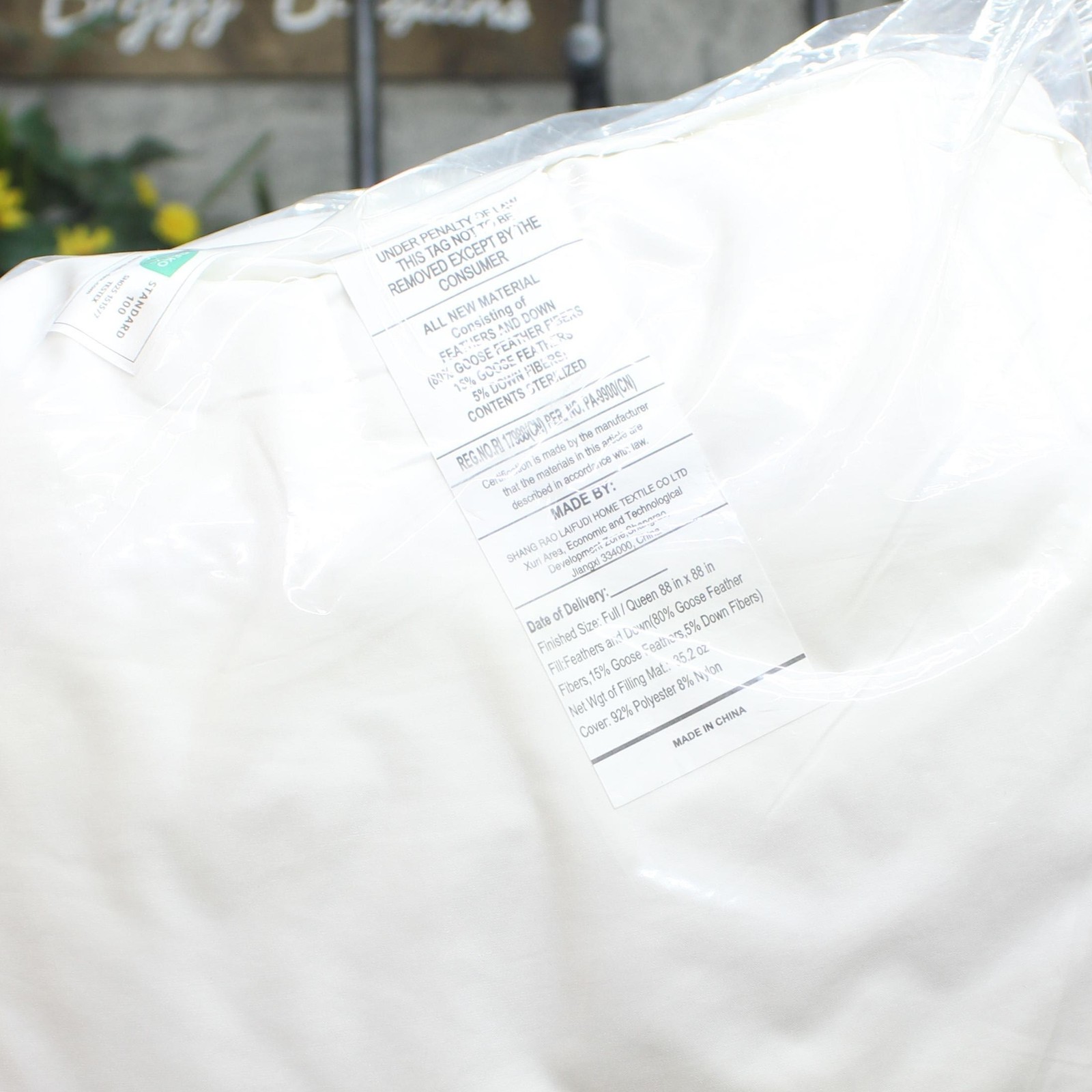 unikome Ultra Lightweight Goose Down Feather Comforter White Full / Queen gallery