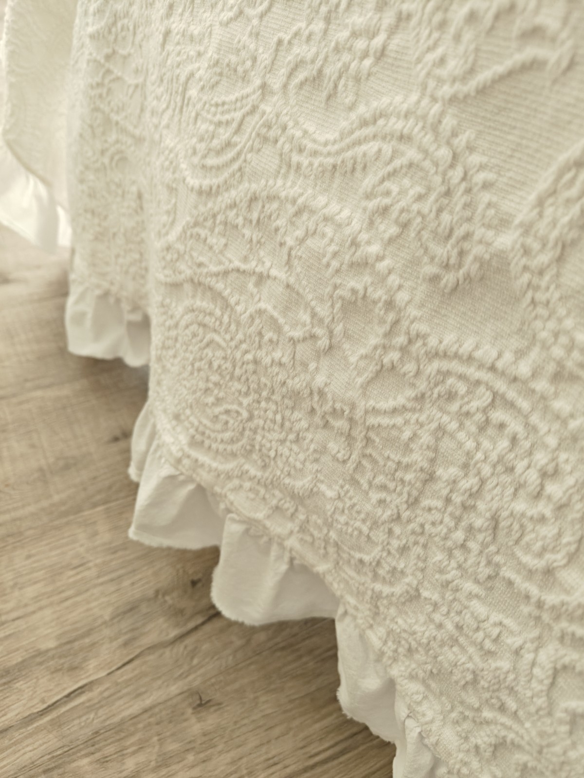 PIU BELLE Cotton Matelasse Bedspread Queen Coverlet White Ruffle Paisley Shabby gallery