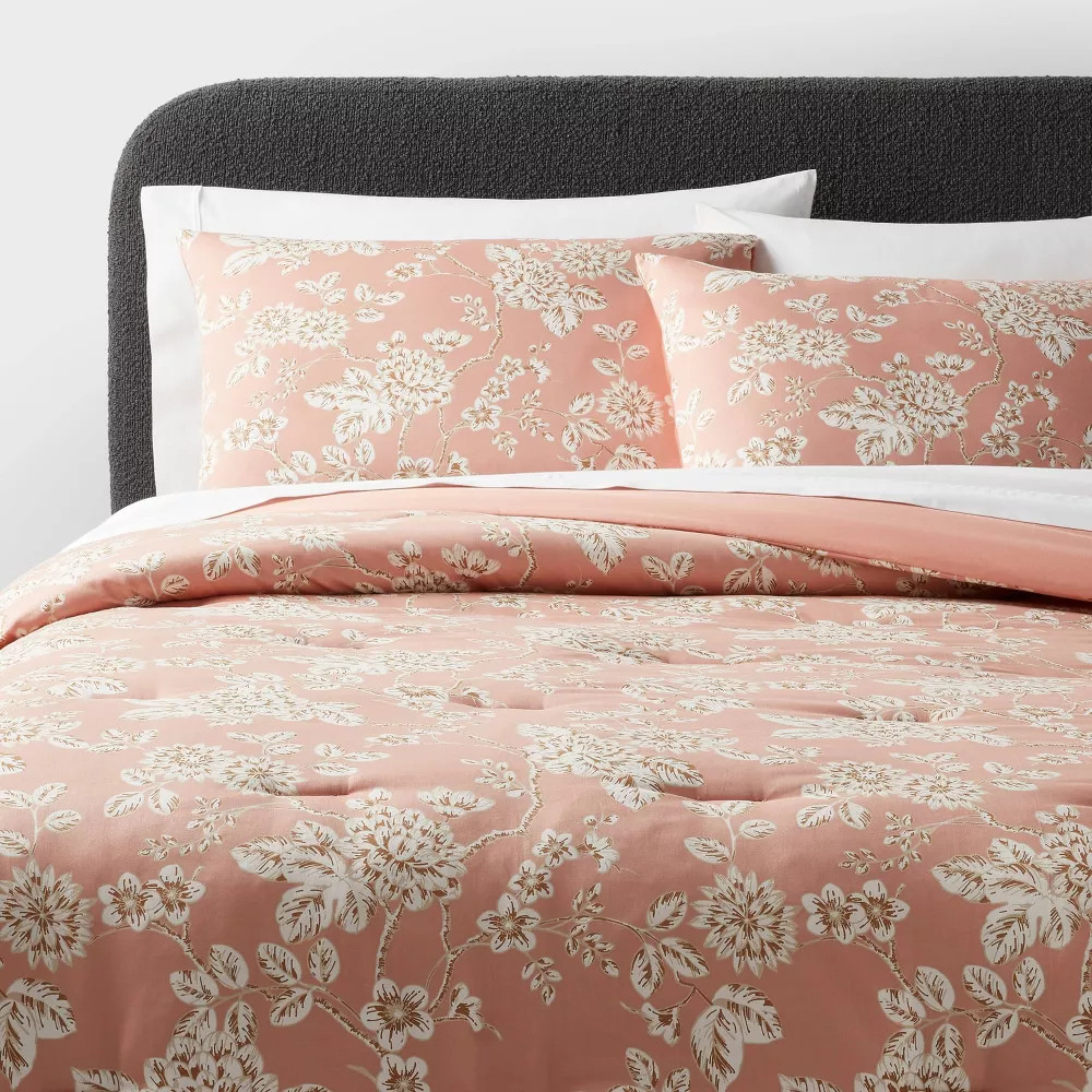Full/Queen Traditional Floral Print Comforter and Sham Set Light Pink - gallery