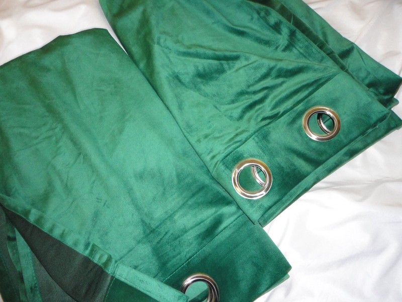 AMALGAMATED TEXTILE SMOOTH EMERALD GREEN VELVET GROMMET (2) DRAPERY PANELS 51X82 gallery