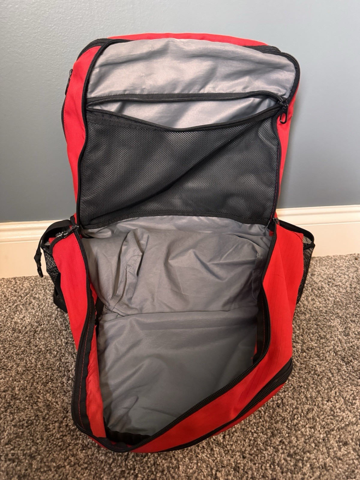Nike Large Backpack Red and Black Excellent Used Condition 3