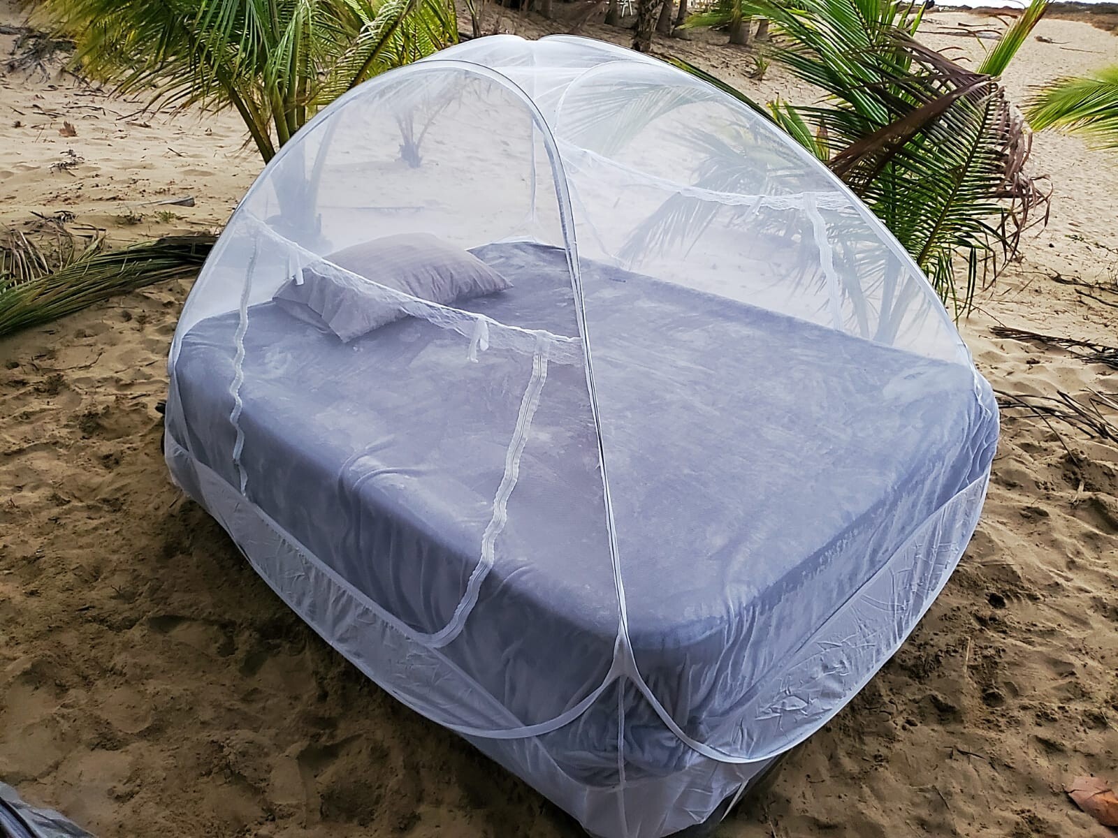 Full/Queen Size Pop-Up Mosquito Net / Mosquitero Plegable Full/Queen gallery