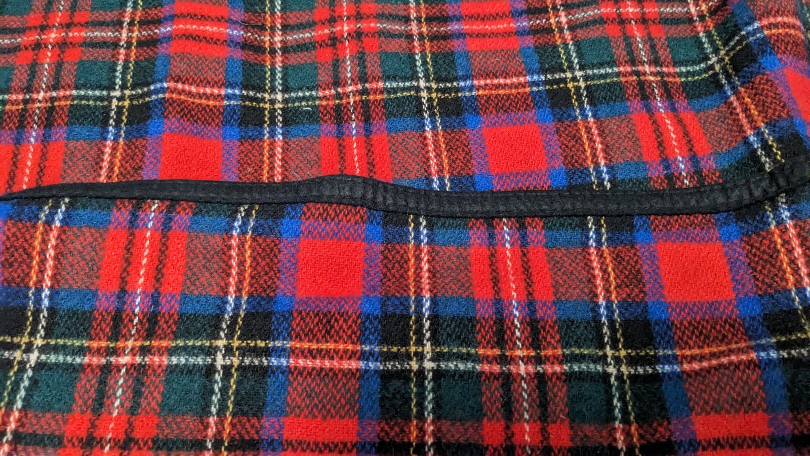 Pendleton Queen Size Wool Blanket In Traditional Red And Blue Plaid. (96”x89”). gallery