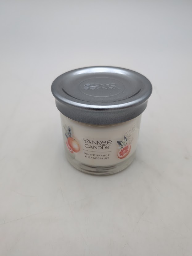 Yankee White Spruce & Grapefruit 4.3 Ounce Candle With Lid (Qty 4) gallery