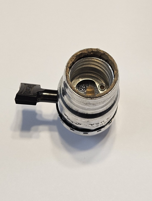 Leviton - E-17 Turn Knob Single Circuit Socket with 1/8ips NEW 512G gallery