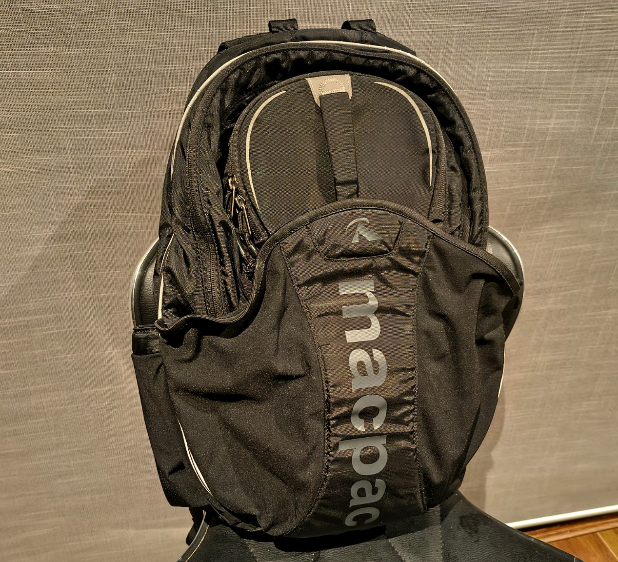 Macpac SUPERTAMP Ventilated Back System 30L Backpack – Black
