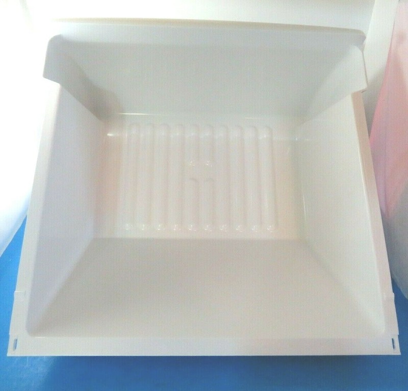 Frigidaire Refrigerator : White Crisper Drawer (240351203 / 240351207) (P4181) gallery