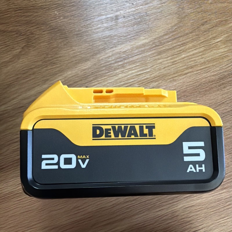 DEWALT DCF512 ATOMIC 20V MAX 1/2” Drive Ratchet, 5.0 Battery & Charger Open Box gallery