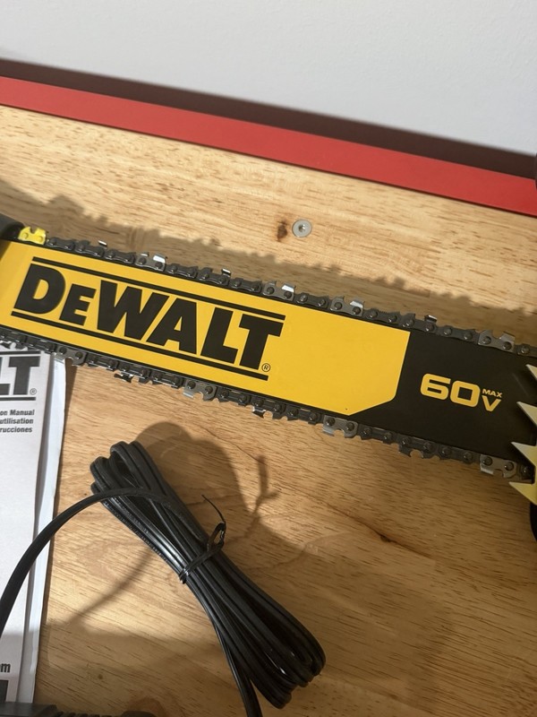 Dewalt 60v Max Flexvolt 18” Chainsaw Kit DCCS672X1 gallery