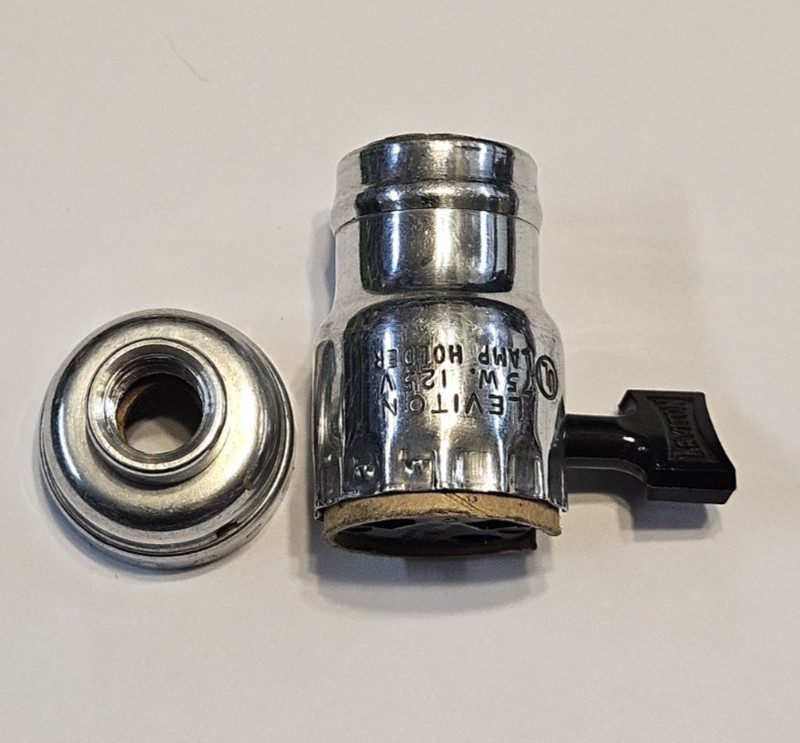 Leviton - E-17 Turn Knob Single Circuit Socket with 1/8ips NEW 512G gallery