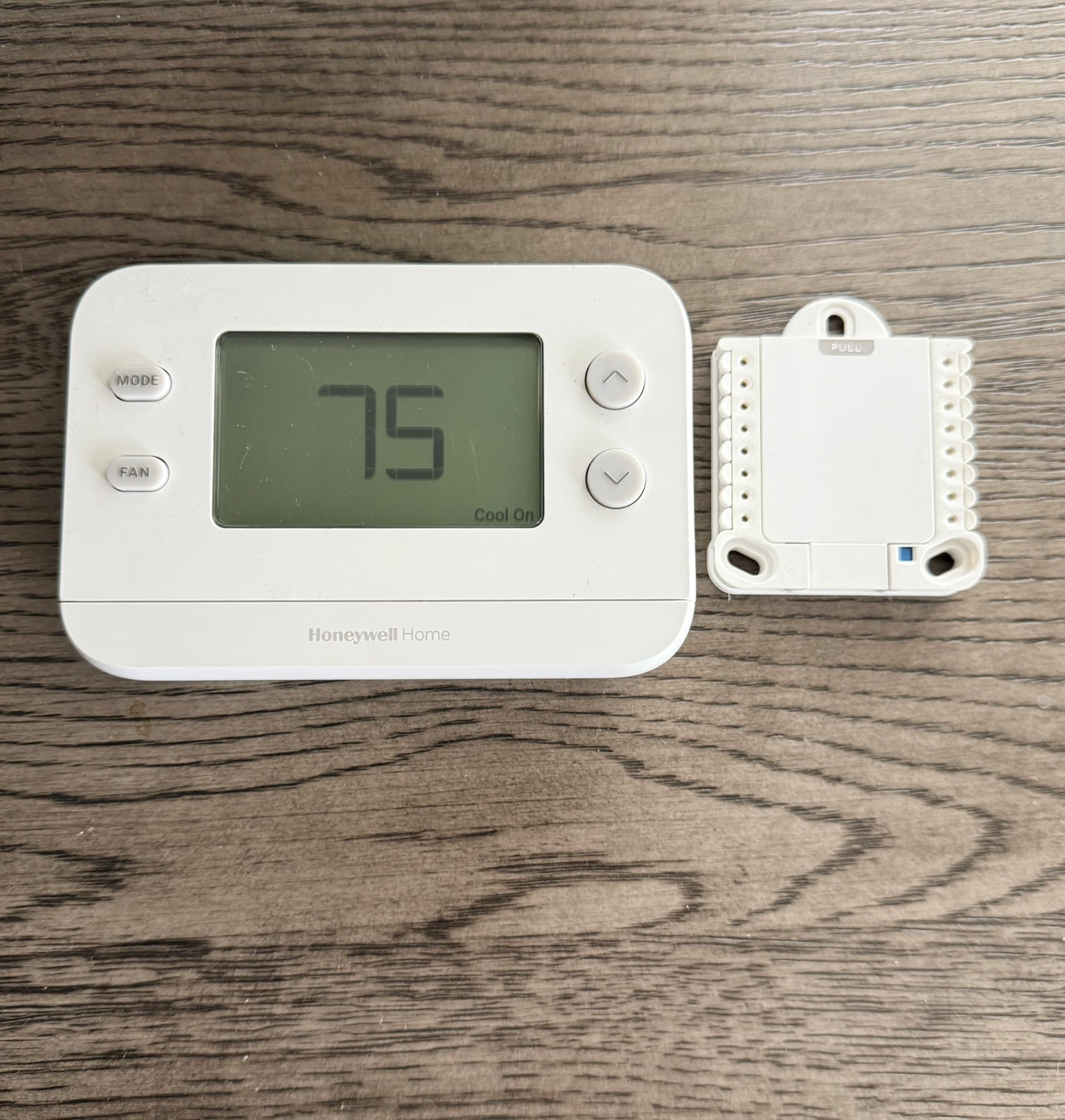 Honeywell Home X1N Non-Programmable Thermostat for Heating & Cooling - RTH11B gallery