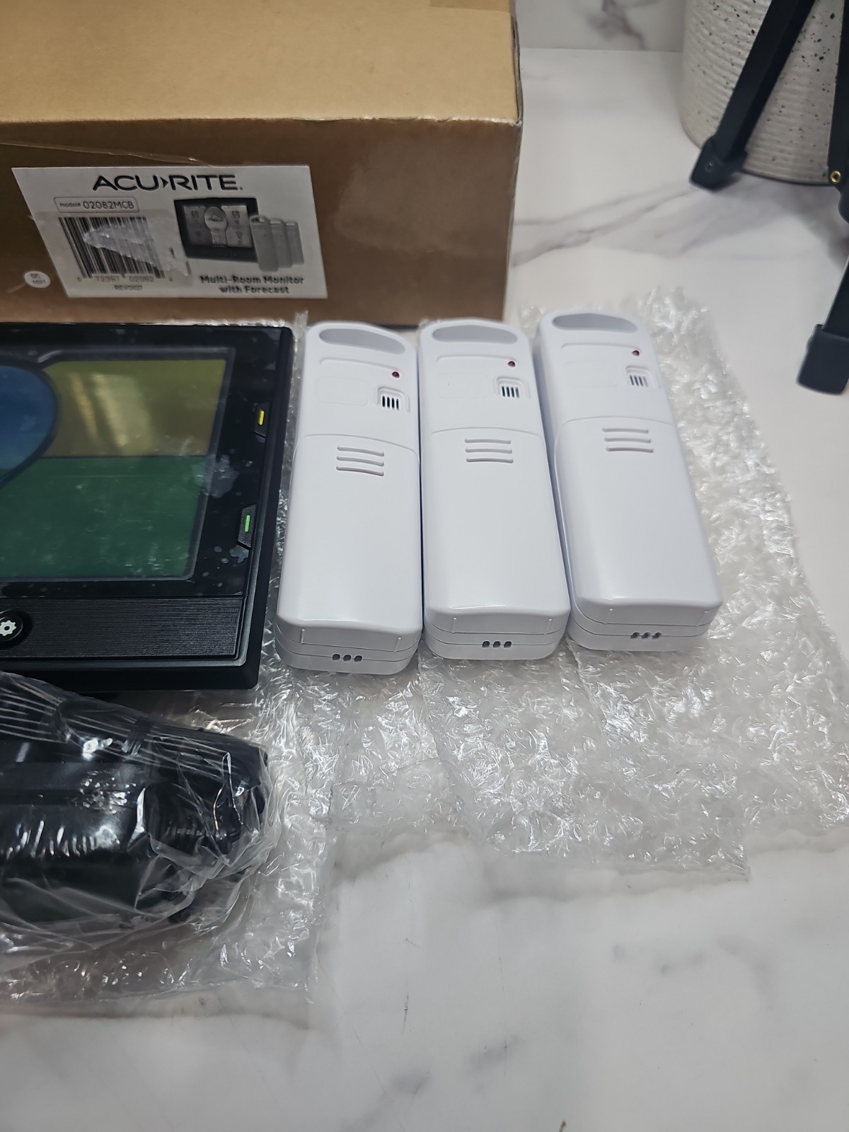 AcuRite Multi-Room Weather Station with Wireless Indoor/Outdoor Thermometer-NEW! gallery