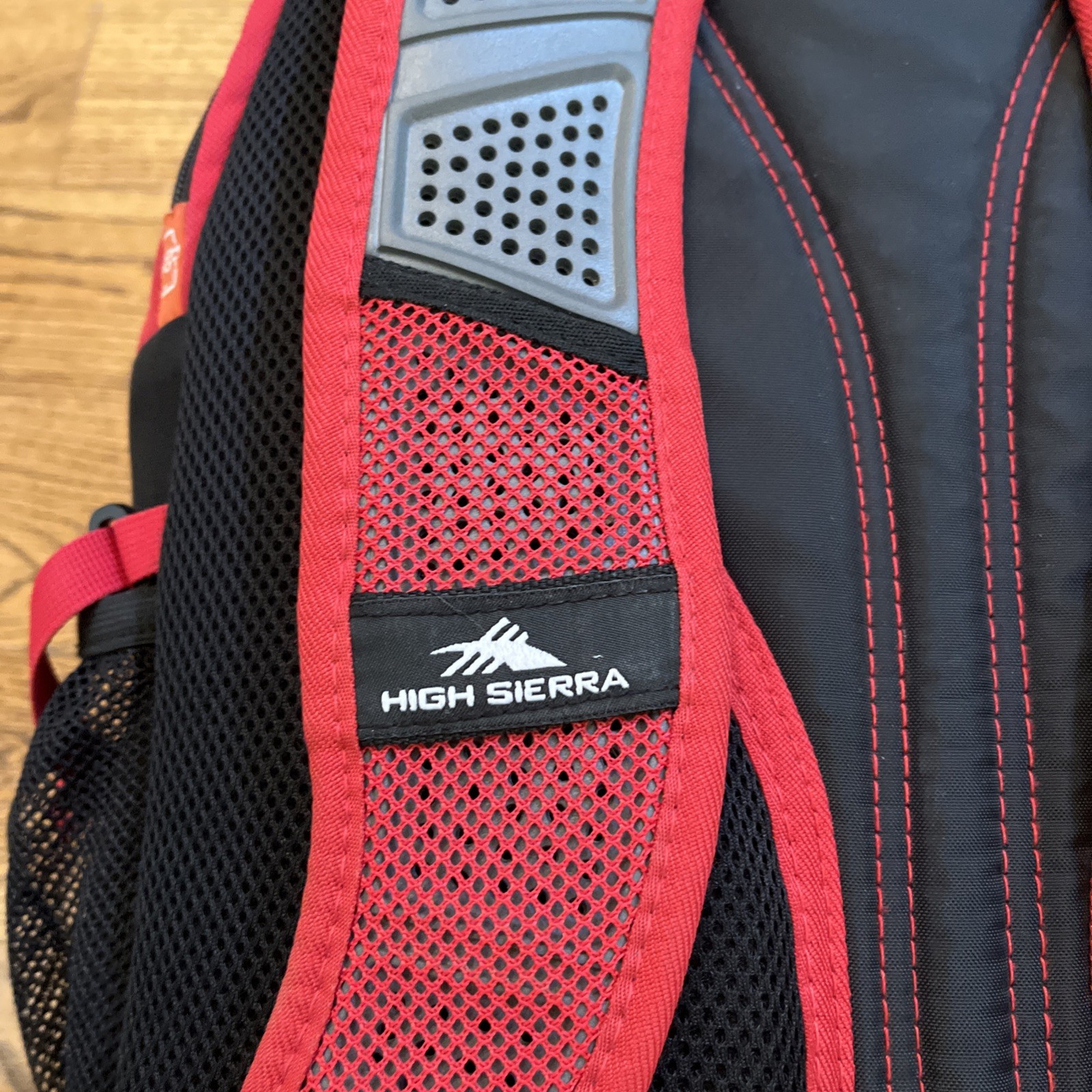High Sierra Adjustable & Lightweight Aggro Backpack, Vivid Red /Black/Silver 4