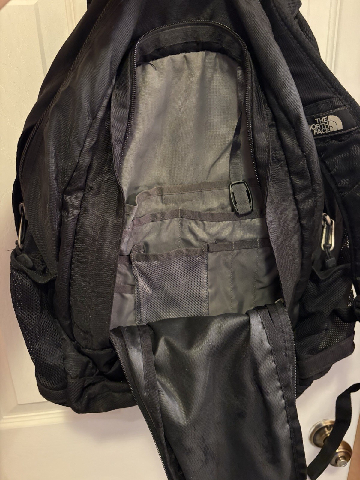 The North Face Black Jester Backpack Mesh Side Pockets Padded Straps Zip Closure 2