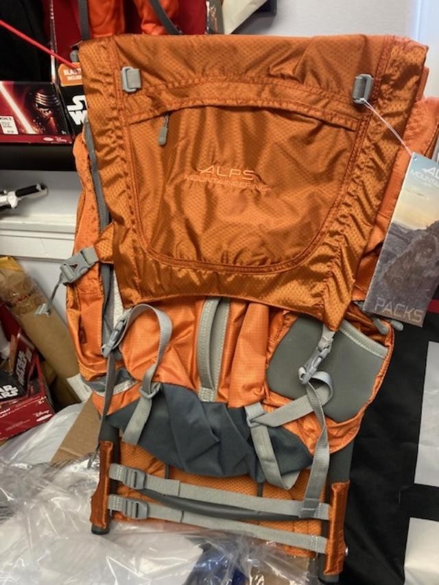 Alps Mountaineering backpack with frame Red Rock 4