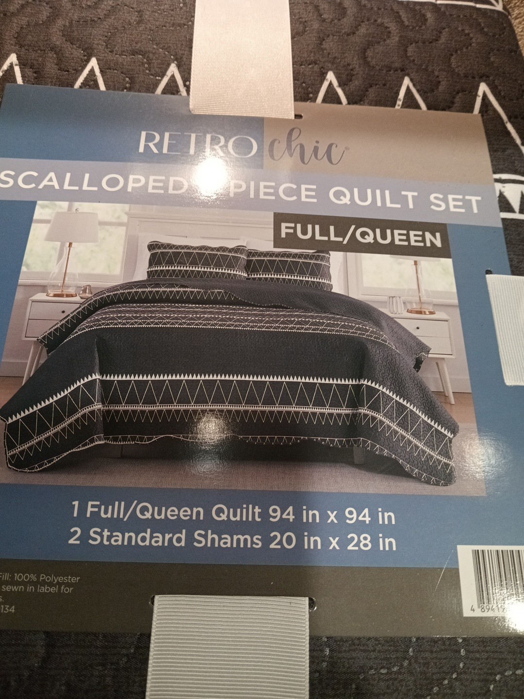 Retro Chic Scalloped Three-piece Quilt Set Full / Queen Gray And White gallery