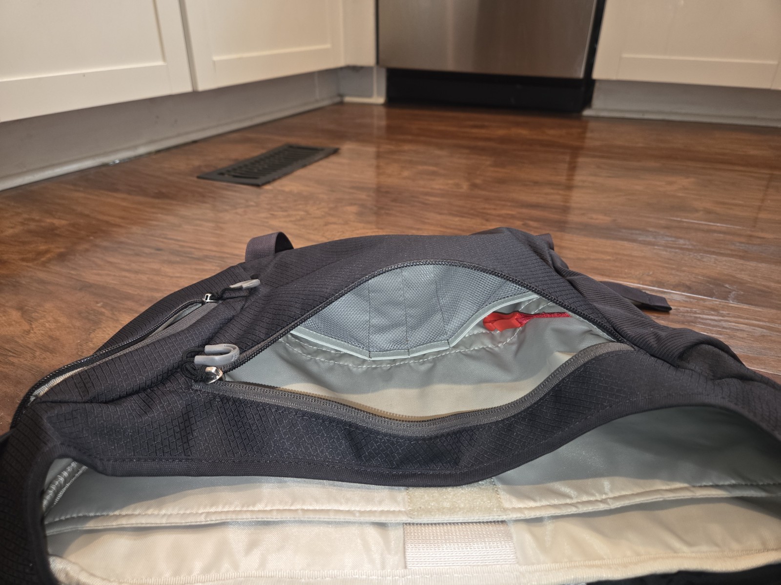 Osprey 12L Messenger 4